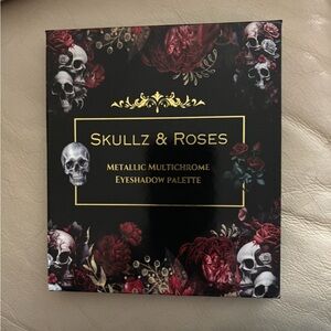 Metallic Multichrome Eyeshadow Palette - Red, Black, White